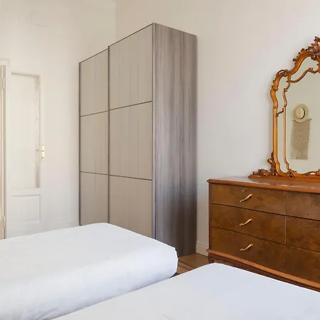 Navigli Harmony Flat, Beautiful & Bright Apartment, 3 Bdr Apartment *